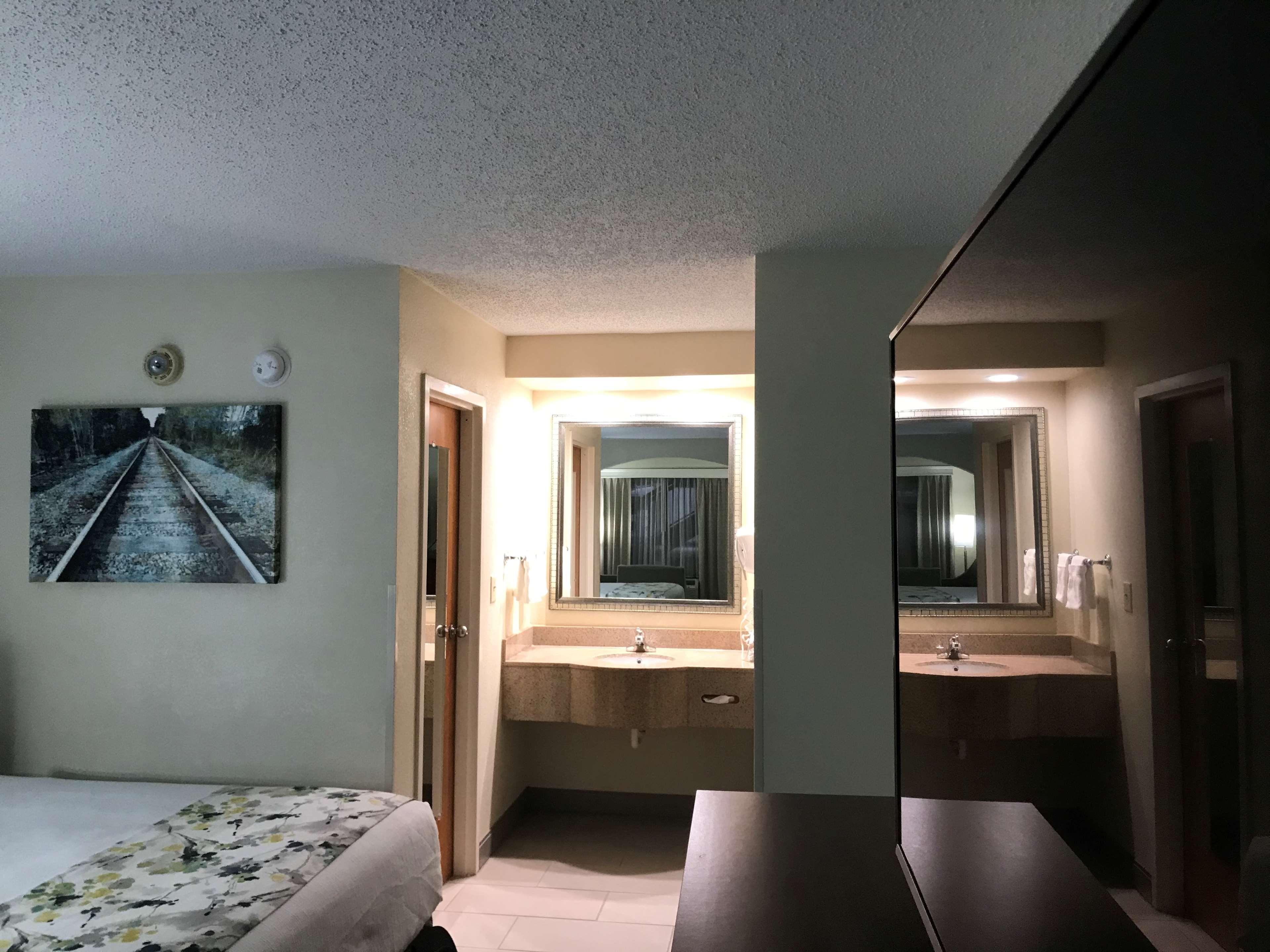 Best Western Inn & Suites Монро Екстериор снимка