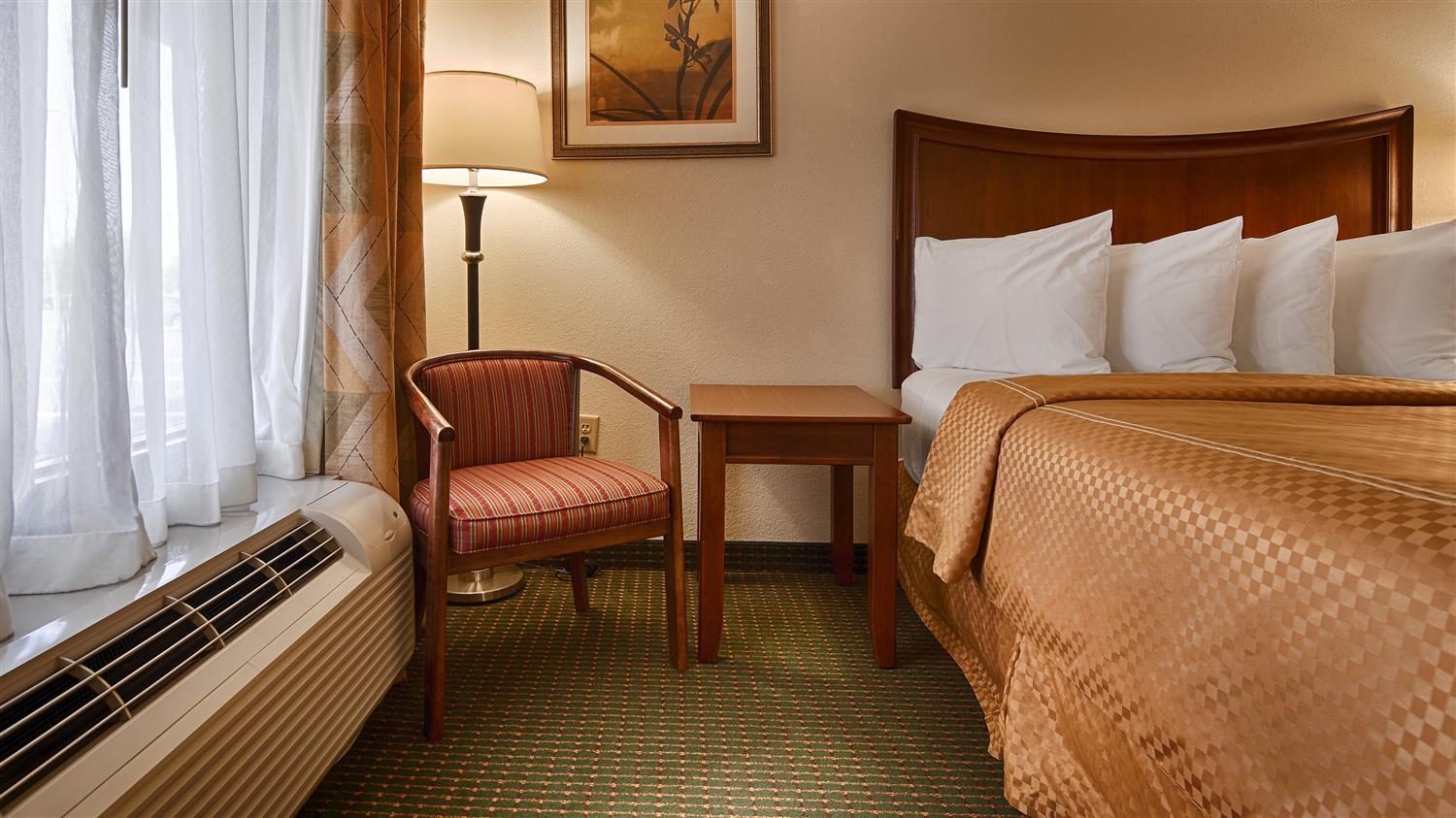 Best Western Inn & Suites Монро Екстериор снимка