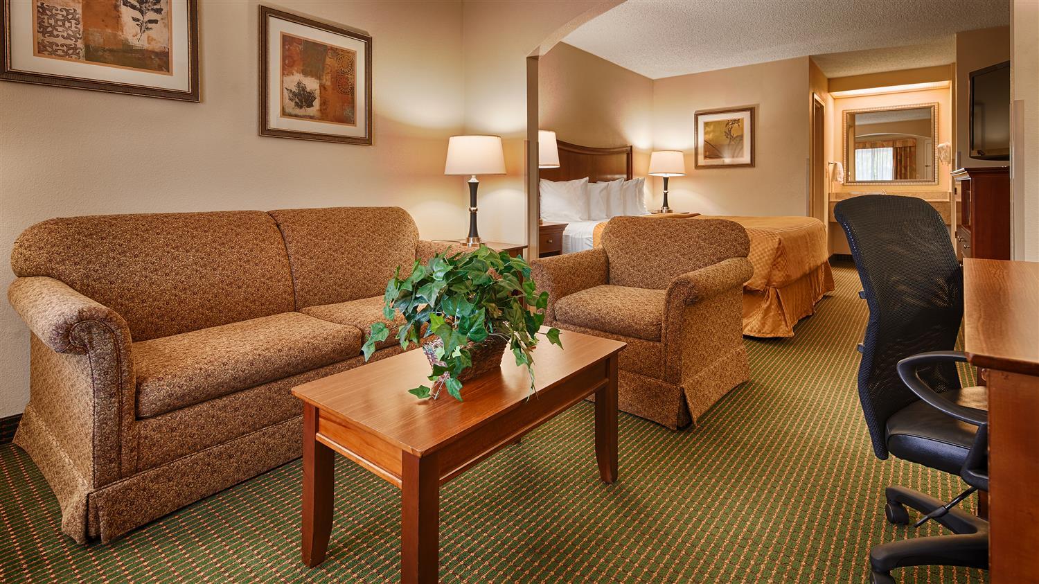 Best Western Inn & Suites Монро Екстериор снимка
