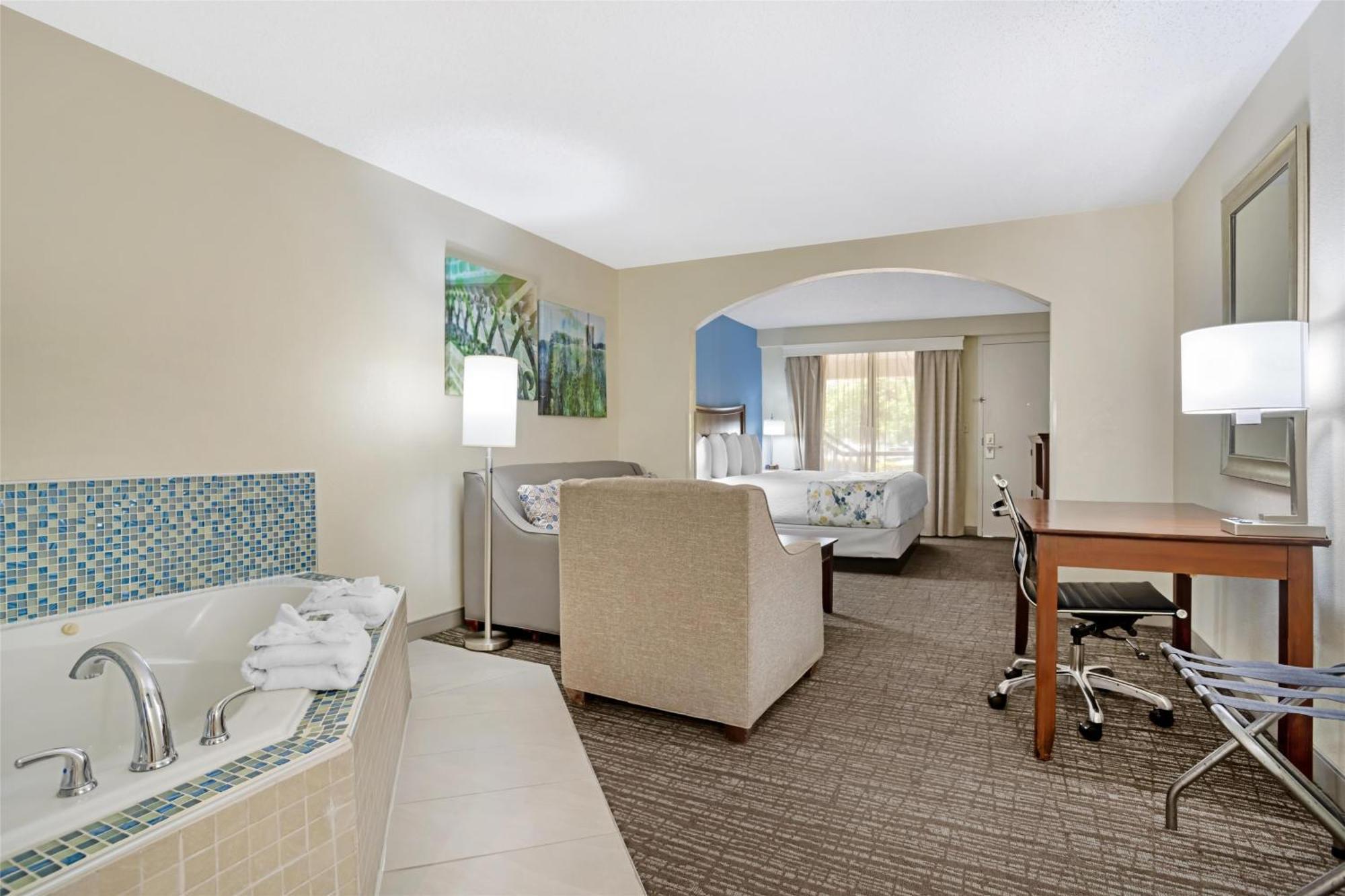Best Western Inn & Suites Монро Екстериор снимка