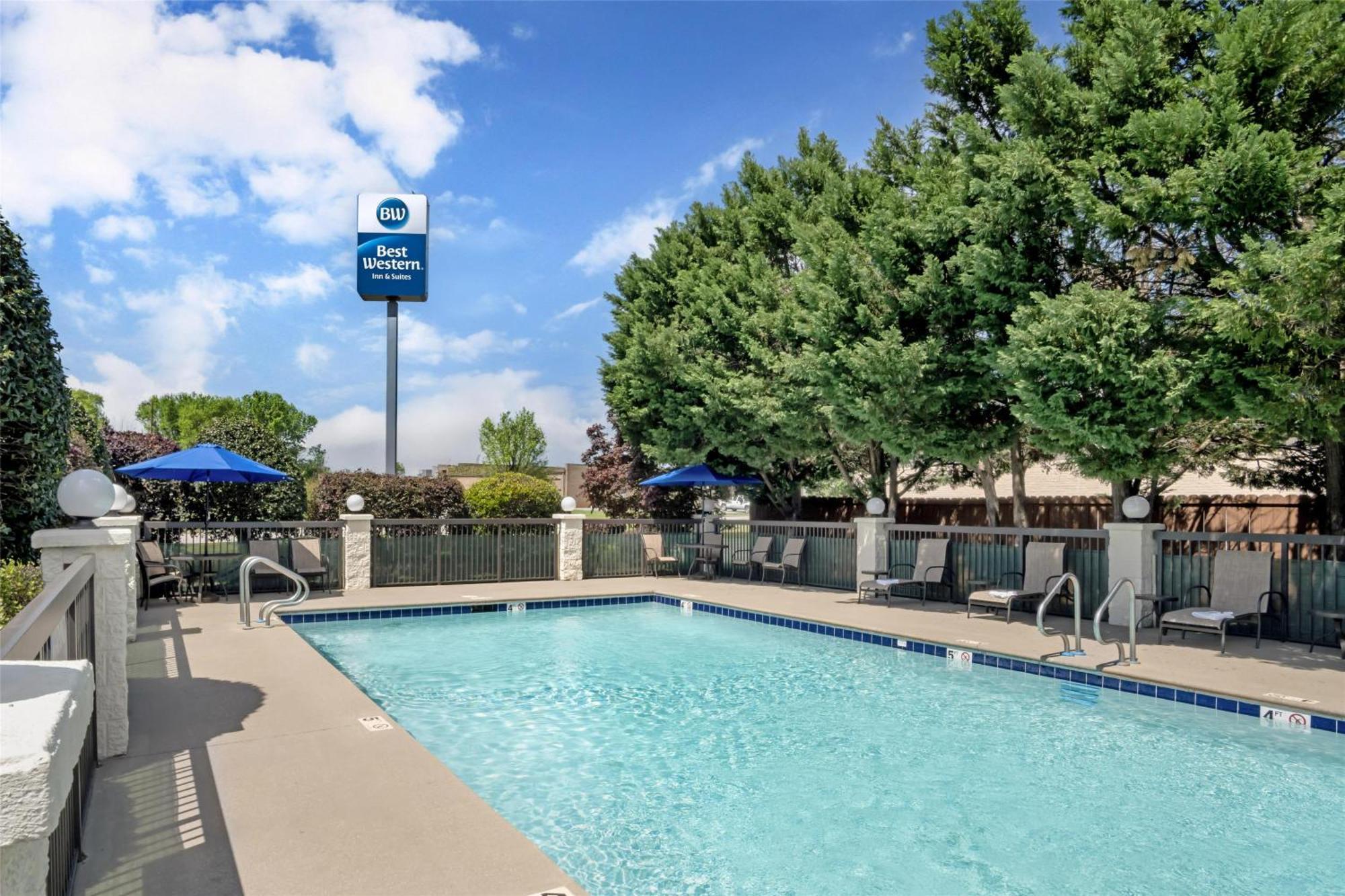 Best Western Inn & Suites Монро Екстериор снимка