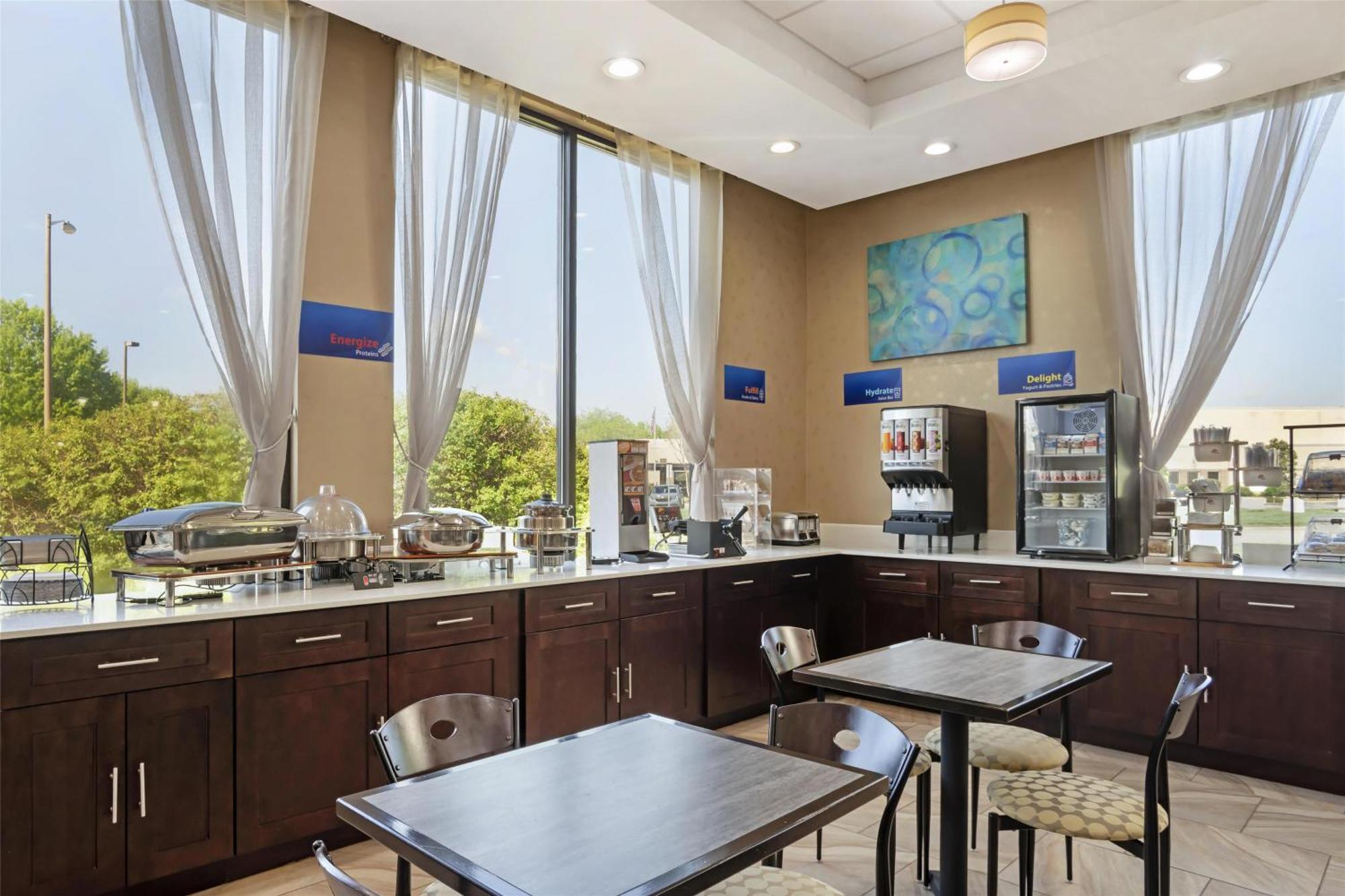 Best Western Inn & Suites Монро Екстериор снимка