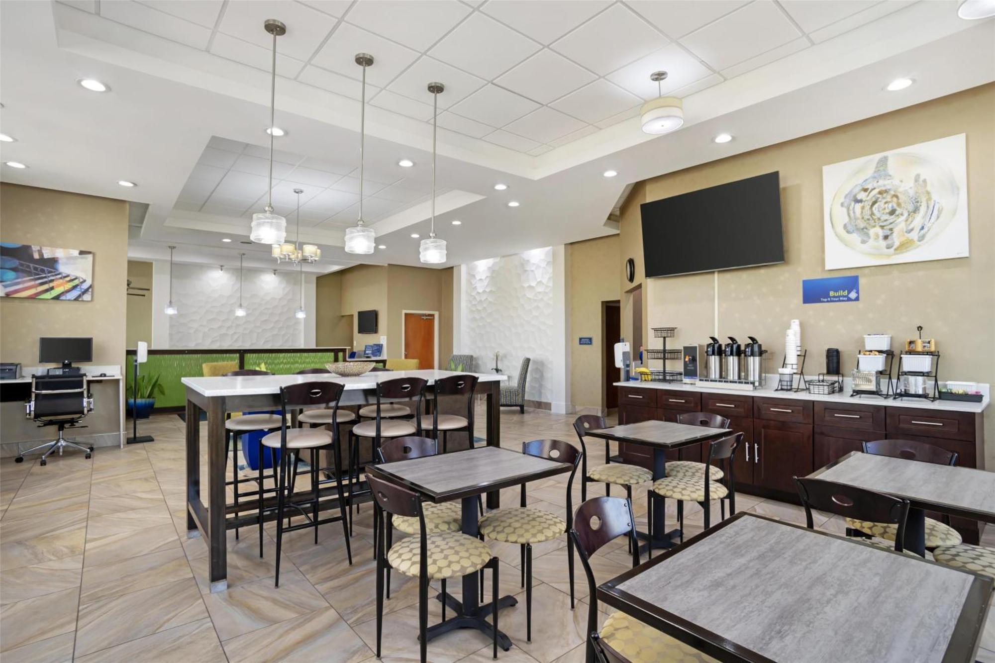 Best Western Inn & Suites Монро Екстериор снимка