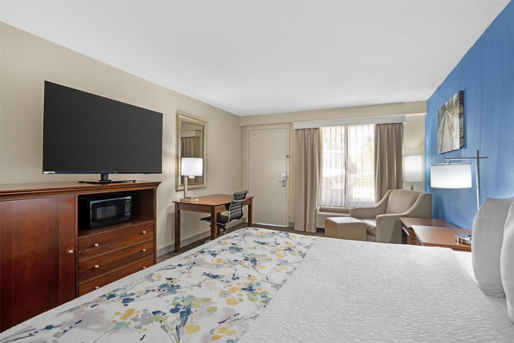 Best Western Inn & Suites Монро Екстериор снимка