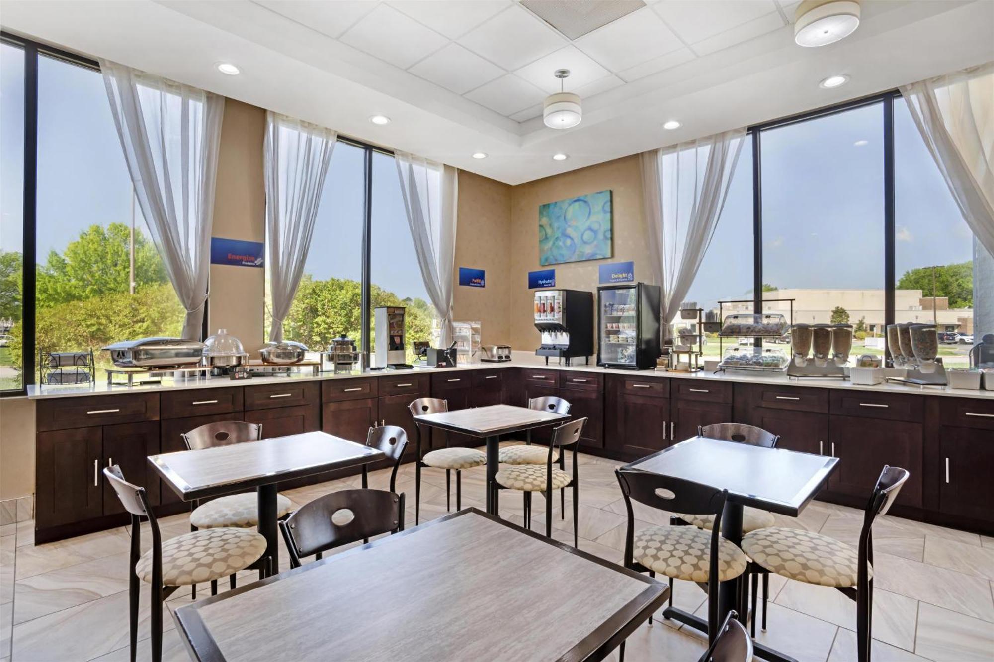 Best Western Inn & Suites Монро Екстериор снимка