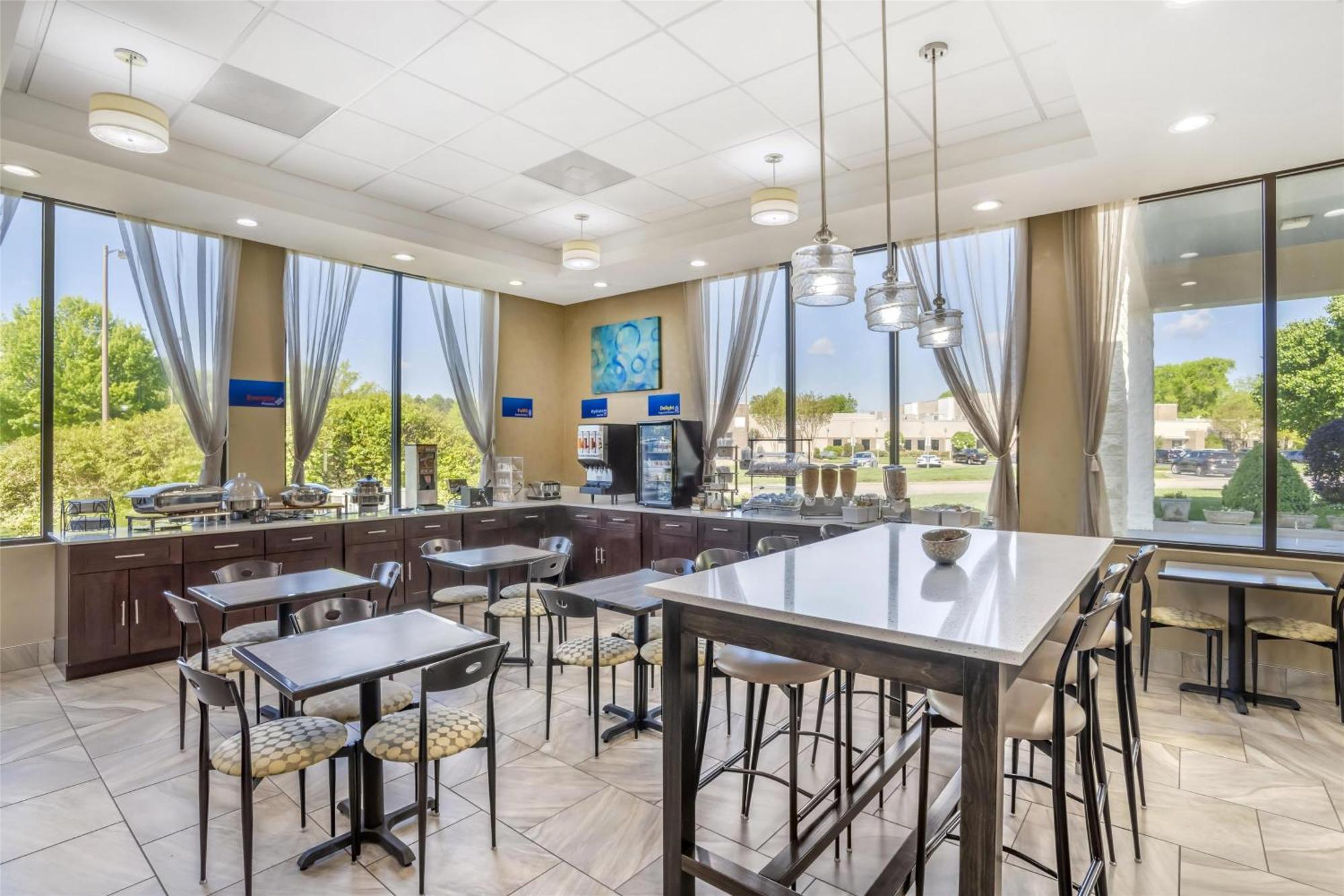 Best Western Inn & Suites Монро Екстериор снимка